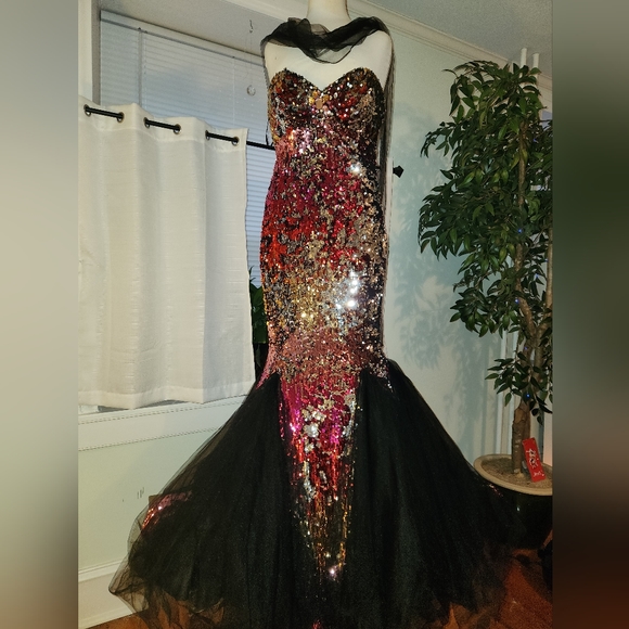 Multi colored sequined evening gown - Picture 4 of 7